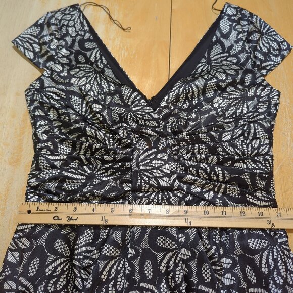 Maggy London size 8 black white floral Dress V-Front V-Back Empire waist - Picture 9 of 13